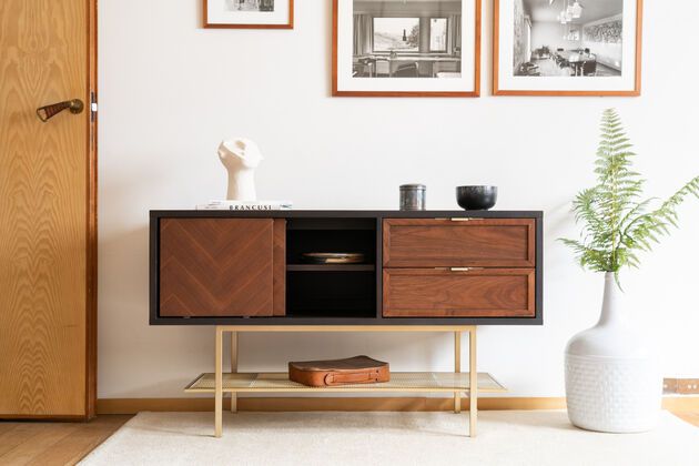 Mueble de entrada de madera oscura Neutra