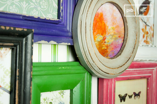 Deze leuke houten collagelijst voegt een vleugje kleur toe aan je interieur