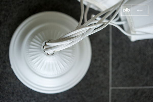 A bit retro but very trendy, the Mümmi lamp displays an unusual style for a unique decoration