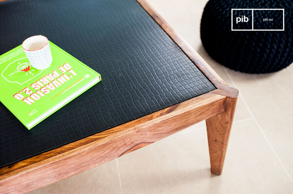 The dark coating is made of crocodile pattern.