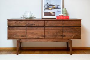 Notenhouten dressoir Neliö