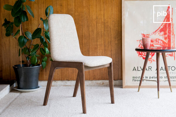 Nieuwe stoelen, krukken en banken