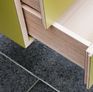 Dit Scandinavische bureau met strakke en elegante lijnen heeft twee praktische lades