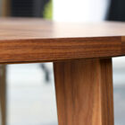 This round walnut table with its fine harmonious lines is inspired by mid-century Scandinavian