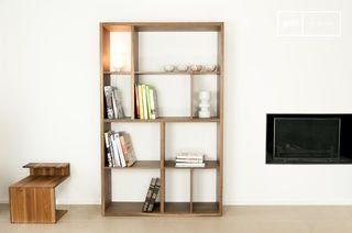 Nöten walnut shelves