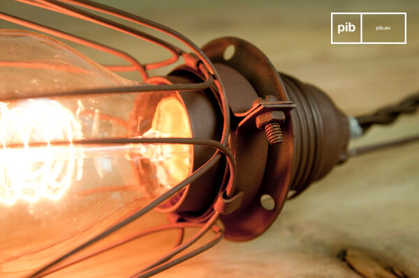 Beautiful all-metal body in matt brown colour.