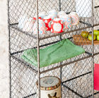 The style is very industrial with a resolutely vintage feel.