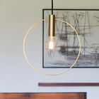 Elegante grafische ophanging in verguld messing.