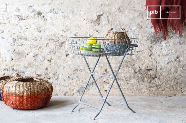 Metalen body, chique landelijke stijl en afneembare mand.