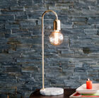 Een minimalistische lamp, perfect ontworpen en onmiskenbaar retro.