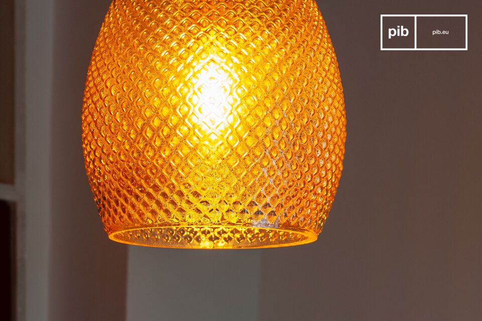 Its understated yet refined style allows it to complement a variety of décors: bohemian with