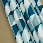 Papel decorativo con motivos geométricos.