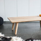 Belle table basse au style scandinave.