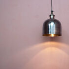 Lampe bombée atypique toute en métal.