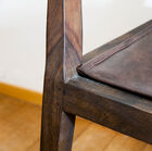 Un legno scuro per un look decisamente vintage.