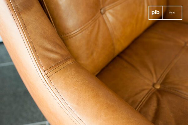 Le cuciture contribuiscono elegantemente al design del prodotto.