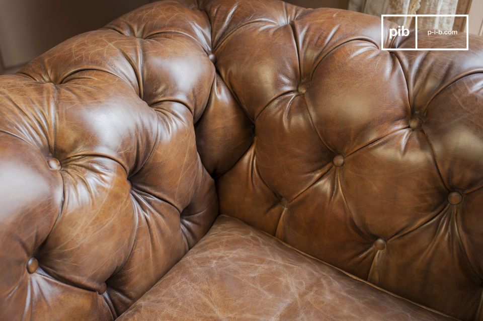 Il cuscino è generosamente imbottito e offre un piacevole comfort.