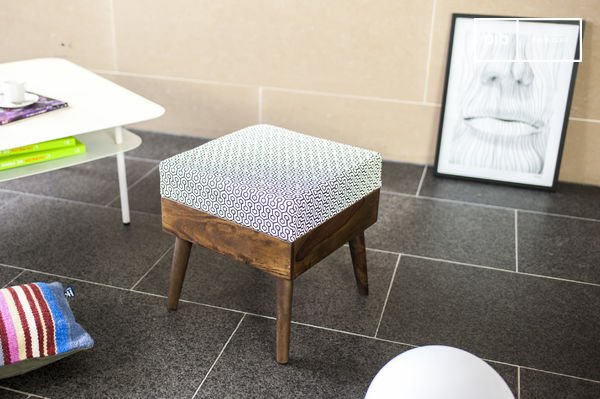 Assise d'appoint ou repose-pieds au design vintage