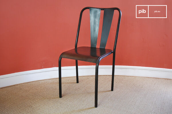 Vertical backrest for comfort when sitting for long periods