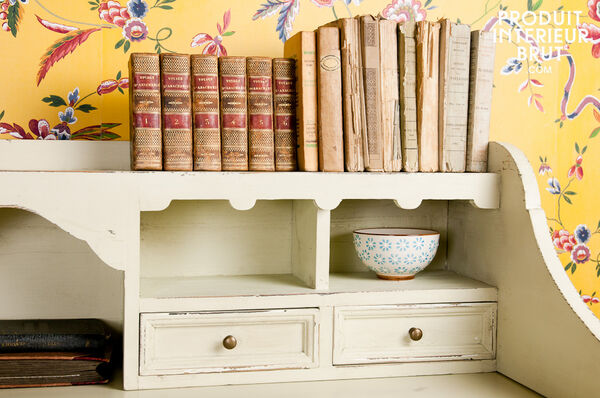 Beautiful distressed paint desk