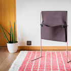 La structure en métal est si fine qu'elle en devient invisible.