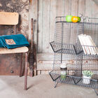 Un joli casier de rangement 4 sections au style industriel.