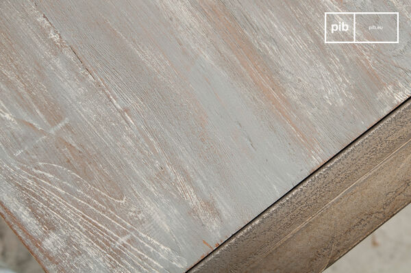 the top is patinated grey white by applying successive layers.