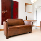 Solidly built around a beechwood frame, this leather sofa has a deep seat