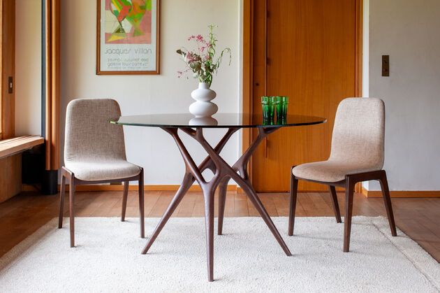 Ronde glazen tafel met donker massief essen voor 6 personen Sylvae