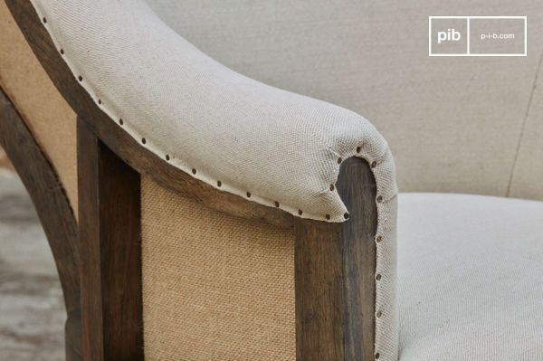 The charm of solid wood and burlap