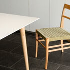 This solid wood Samoht chair combines robustness with a delicate air