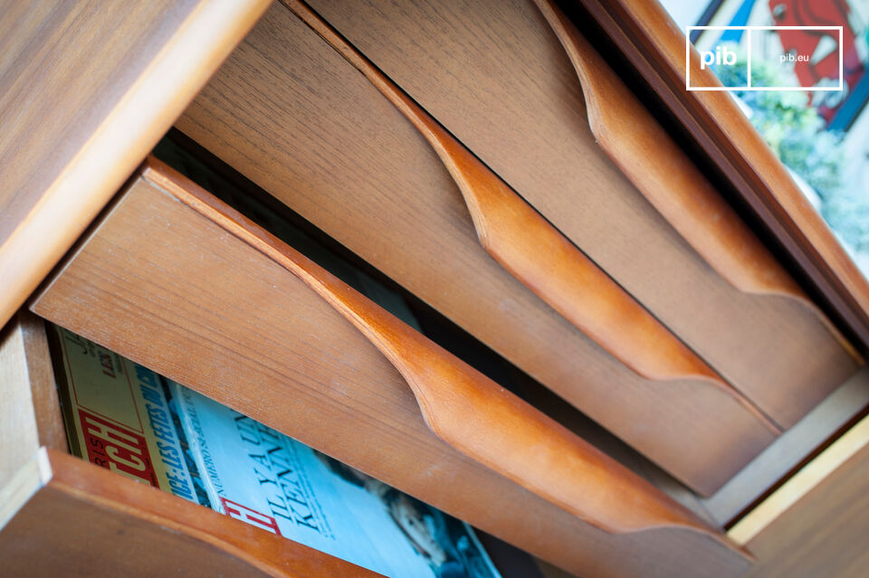 Combining four drawers of original design with shelves hidden behind a sliding door