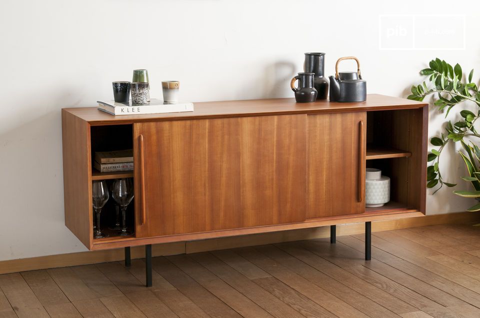 dit jaren 50 stijl buffet combineert prachtige opslagvolumes.