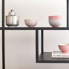 Sehr geometrische Optik mit quadratischer Rohrstruktur.