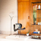 Hell und klug gelagert in einem dezenten und luftigen Regal.