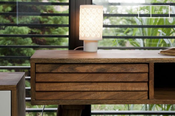 Tipico design anni '50 in solido legno d'acacia