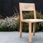 Sedia in legno dallo spirito nordico. 