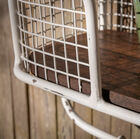 Its wooden top and metal structure are a perfect match