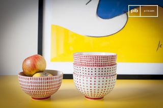 Set of 4 bowls with red polka dots