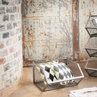 4 metal baskets with a resolutely vintage look.