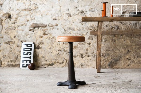 I colori della base e della seduta si fondono brillantemente.