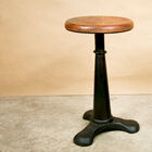 Un sgabello con un look vintage.