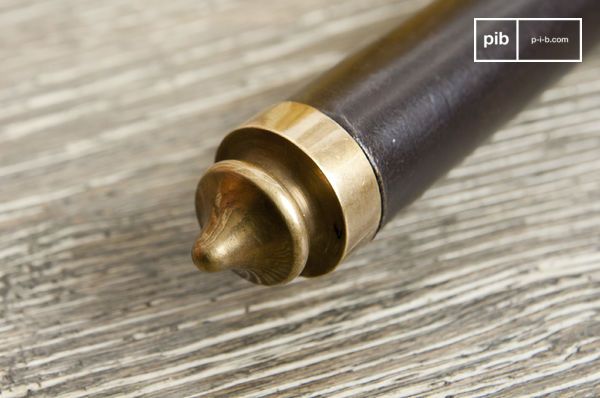 Beautiful handle covered with leather sewn by hand.