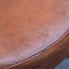 The full grain leather seat offers a very good level of comfort.