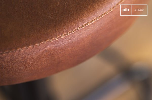 Schitterende zitting in kwaliteitsleder in een bruine kleur.