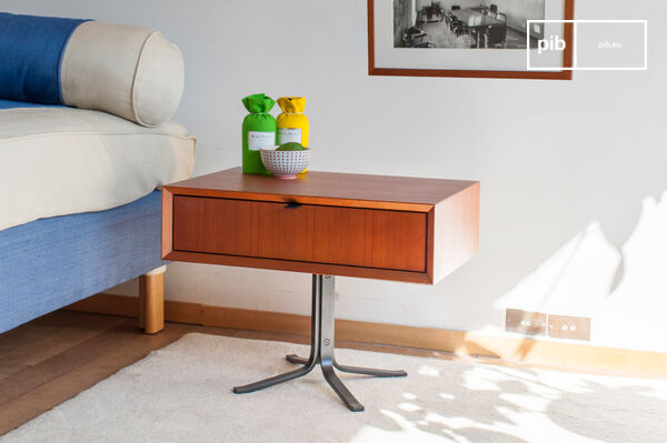 You can see the depth and retro look of the table.