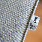 De naden zijn bewerkt voor een unieke elegantie.