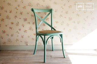 Silla de madera turquesa