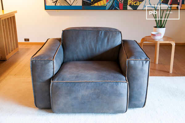 Asiento profundo, brazos anchos. Una verdadera invitación.