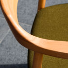 Este asiento está relleno de espuma cubierta con una tela gruesa